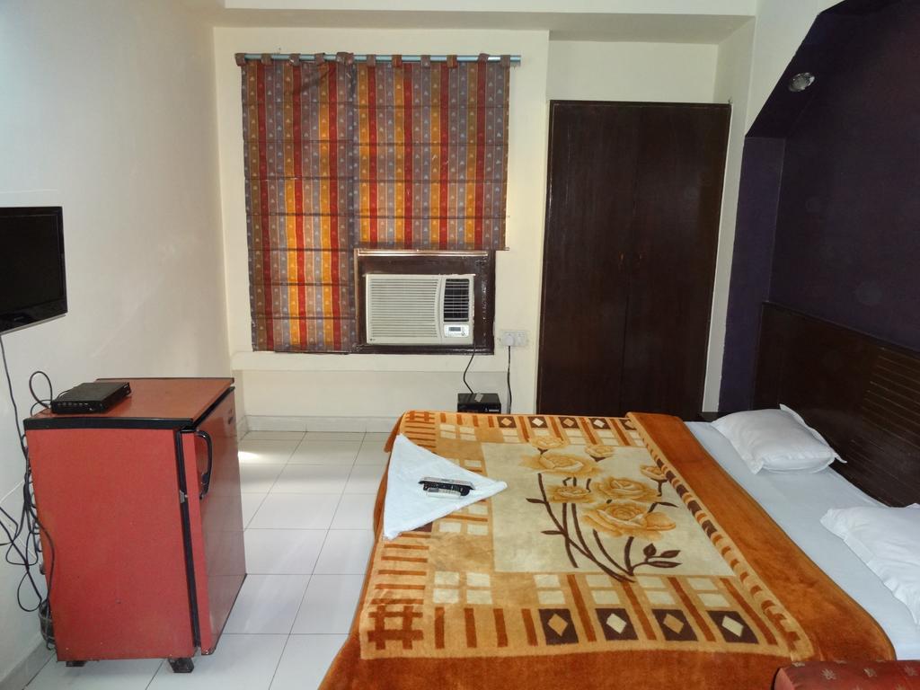 Hotel Elegant International New Delhi Exterior photo